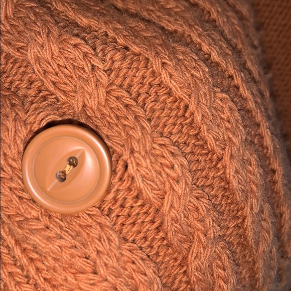 Cape - Picture 5 of 5